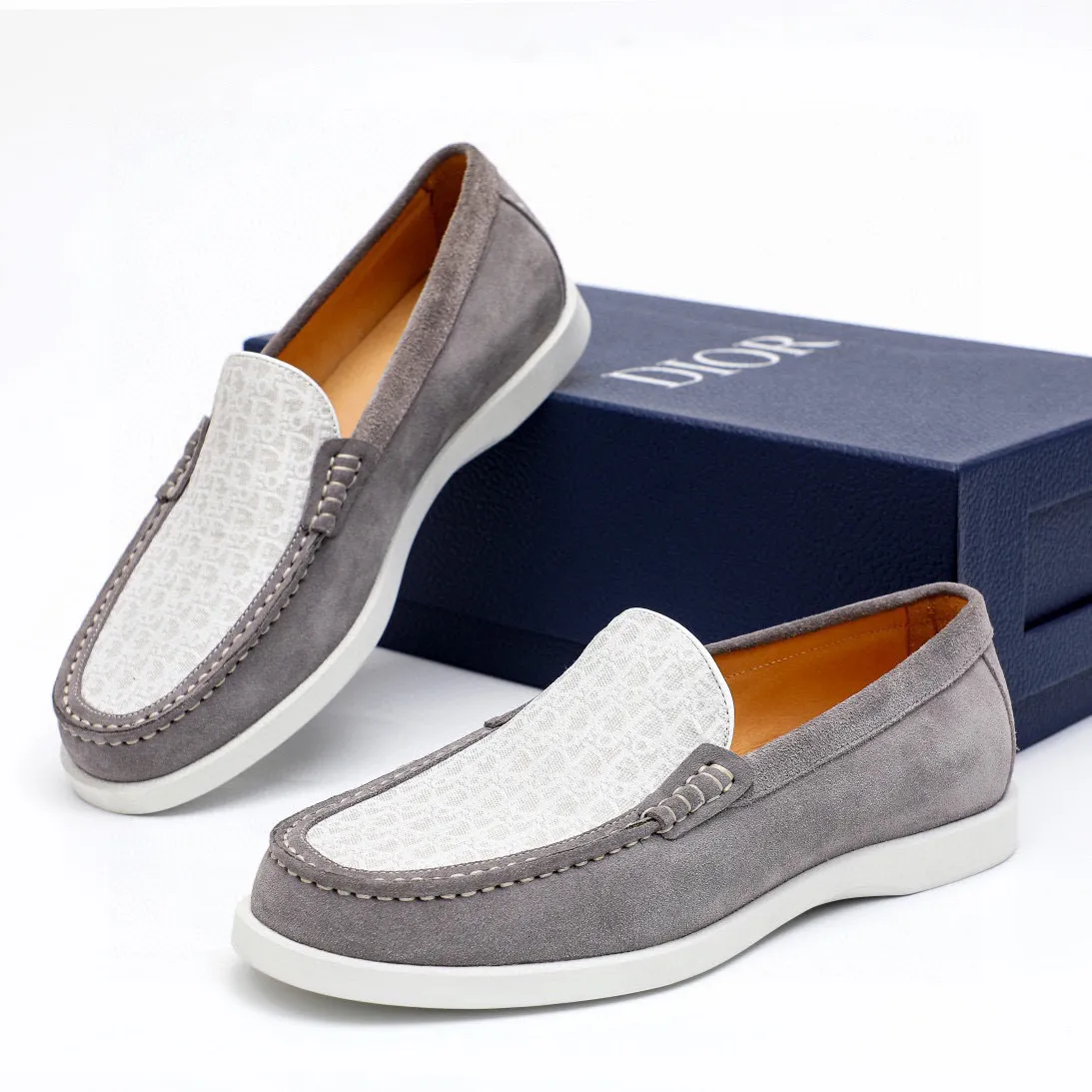 Men's shoes 💰460 💐Original packaging Product trademark: Dior "Dior" casual leather shoes Regular size: 38-44 (45.46.47🉑️Customized) Product materials: Selected Italian imported first-layer suede cowhide upper, imported water-dyed 🐂 cowhide lining. Strong three-dimensional visual effect, original rubber outsole Color: 3⃣️colors available